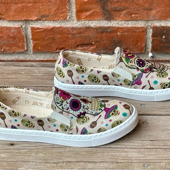 Goby Shoes Sugar Skulls Slip On Flats Fashion Sneakers Sz 8 EU 39 - Picture 5 of 8